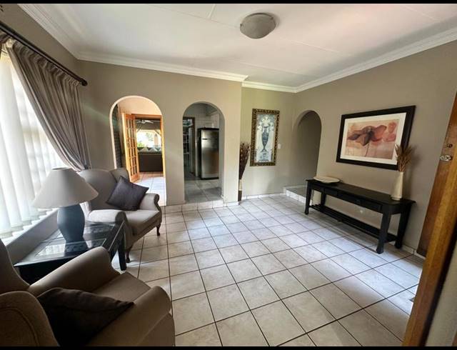 3 BEDROOM HOUSE FOR SALE IN BRACKENHURST